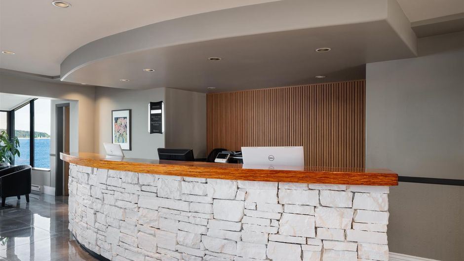 Anchor Inn & Suites, BW Signature Coll Lobby