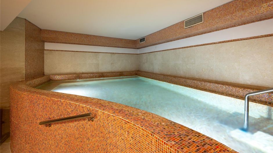 Sesimbra Oceanfront Hotel Pool