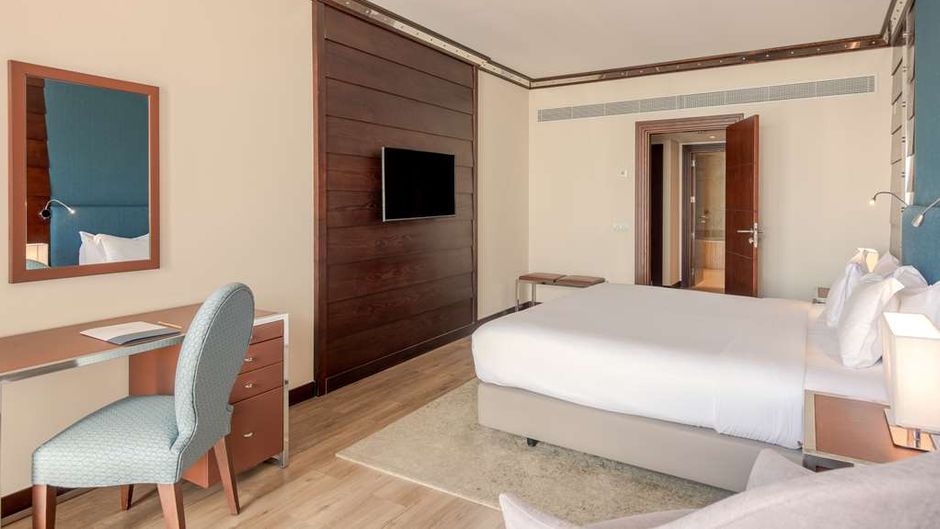 Sesimbra Oceanfront Hotel Suite
