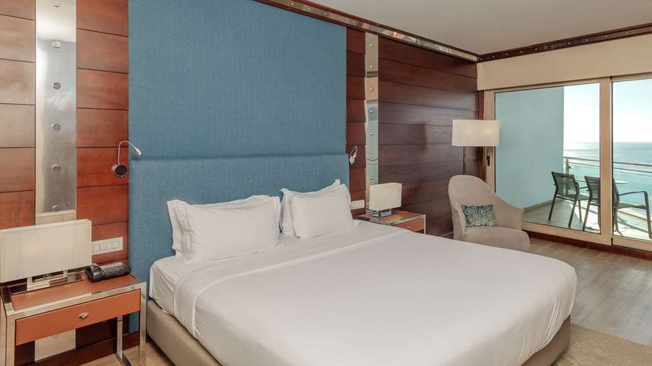 Sesimbra Oceanfront Hotel Suite