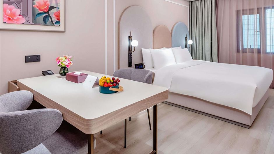 Mercure Chongqing Jiefangbei Hongya Cave Suite