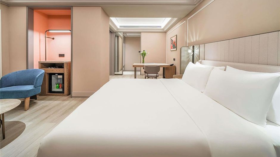 Mercure Chongqing Jiefangbei Hongya Cave Suite