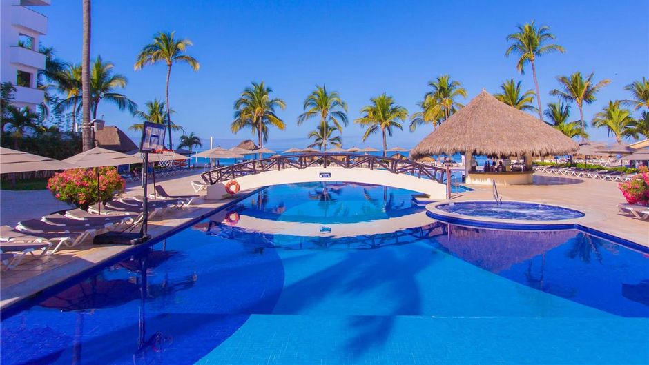 Marival Emotions Resort & Suites Pool