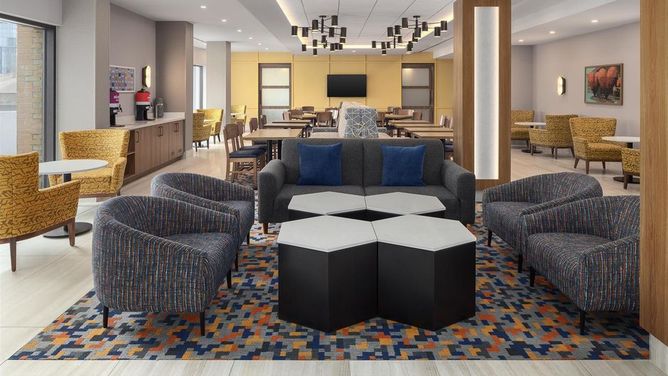 Hampton Inn Montreal East Anjou Lobby