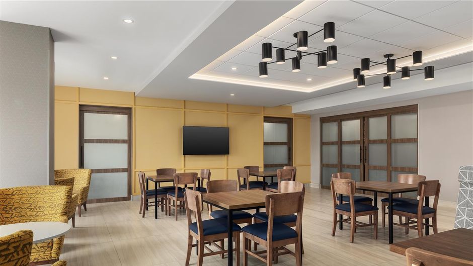 Hampton Inn Montreal East Anjou Lobby