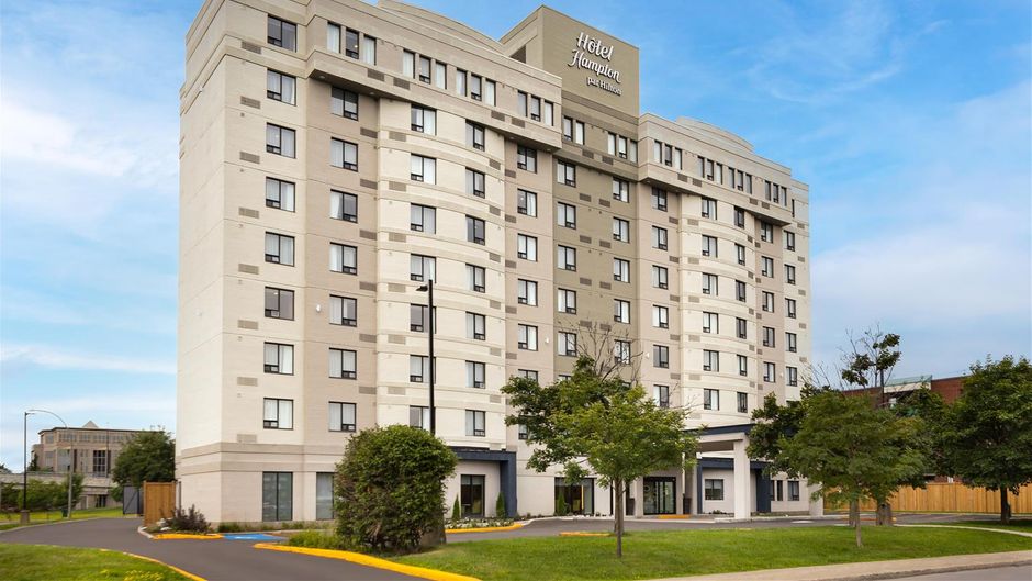 Hampton Inn Montreal East Anjou Exterior
