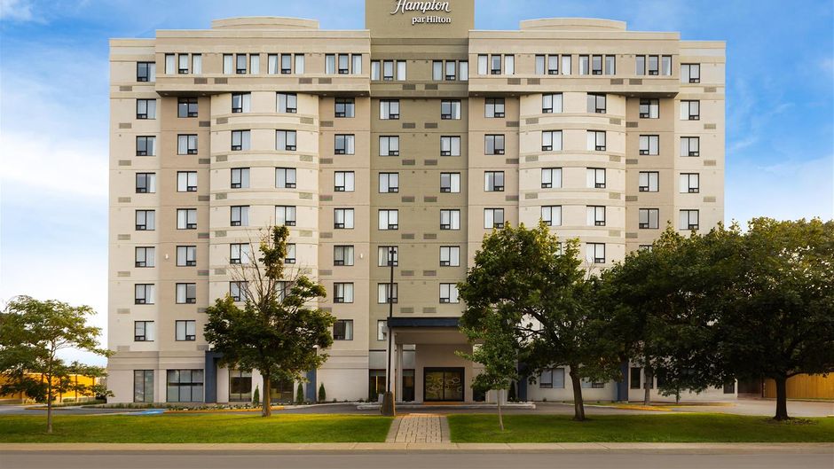 Hampton Inn Montreal East Anjou Exterior