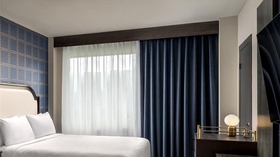 The Brock Niagara Falls, Tapestry Hilton Room
