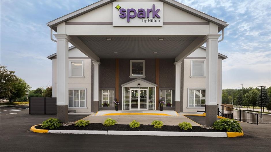 Spark by Hilton Woodstock Exterior