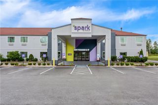 Spark by Hilton Oak Forest