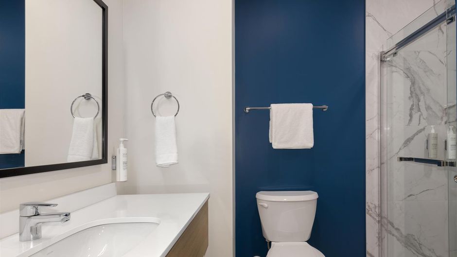 Spark by Hilton Montreal Room