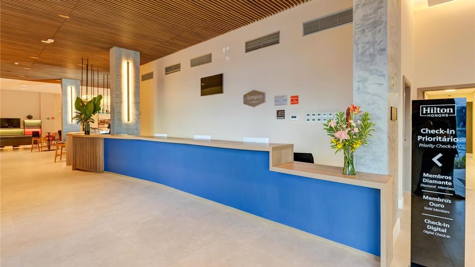 Hampton Caragu Lobby