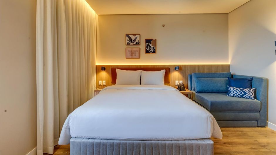Hampton Caragu Room