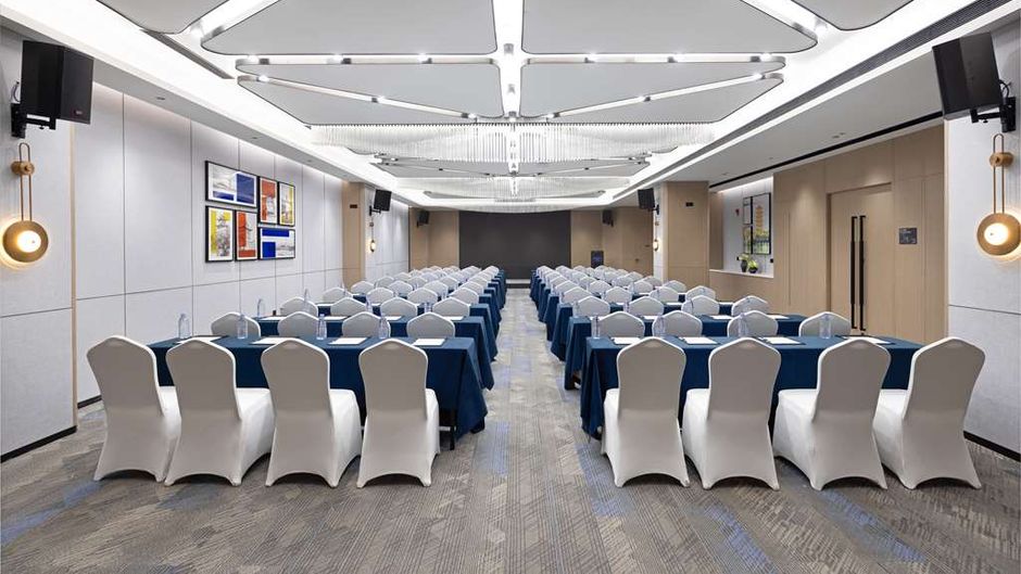 Hampton Inn XIY South Gate City Wall Meeting