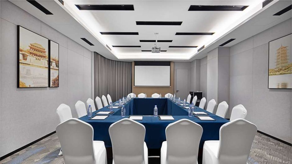 Hampton Inn XIY South Gate City Wall Meeting