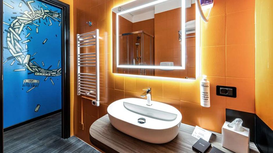 Muraless Art Hotel Room