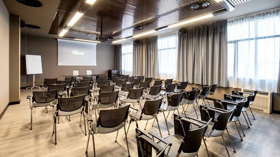 Muraless Art Hotel Meeting