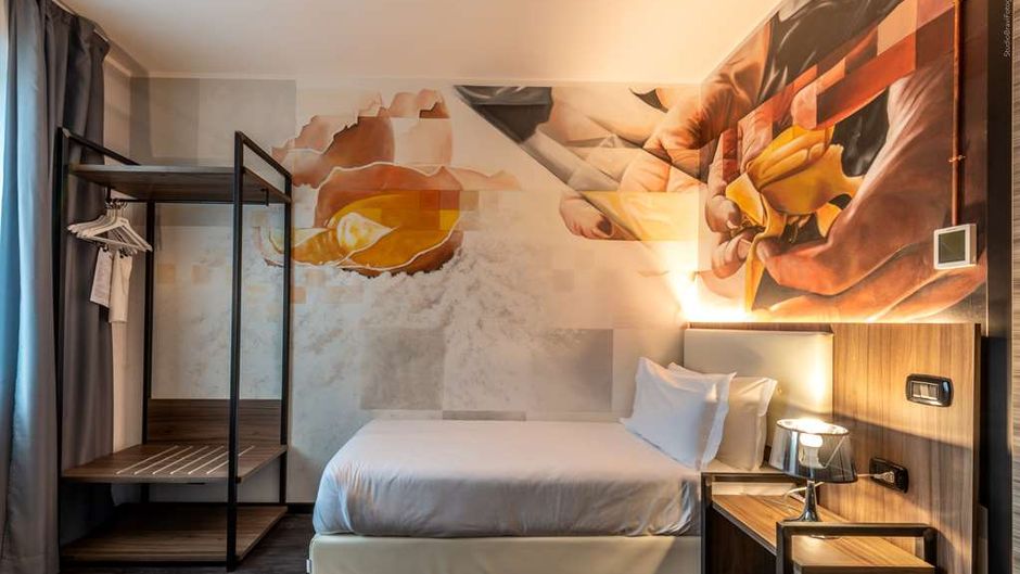 Muraless Art Hotel Room