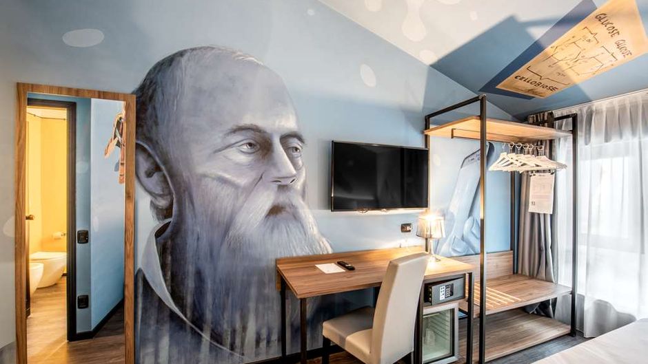 Muraless Art Hotel Room
