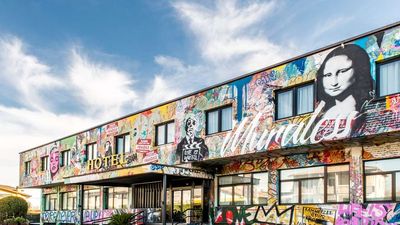 Muraless Art Hotel