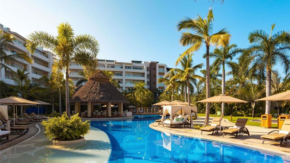 Marival Distinct Pool