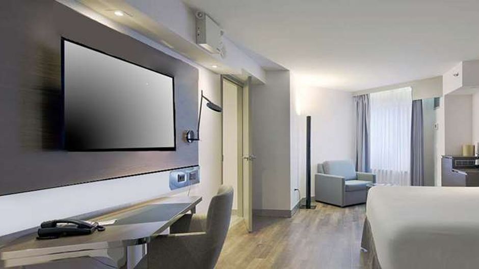 DoubleTree by Hilton Ottawa Downtown Room
