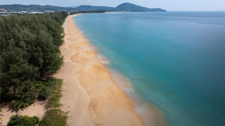 Radisson Blu Resort, Phuket Mai Khao Bea Beach
