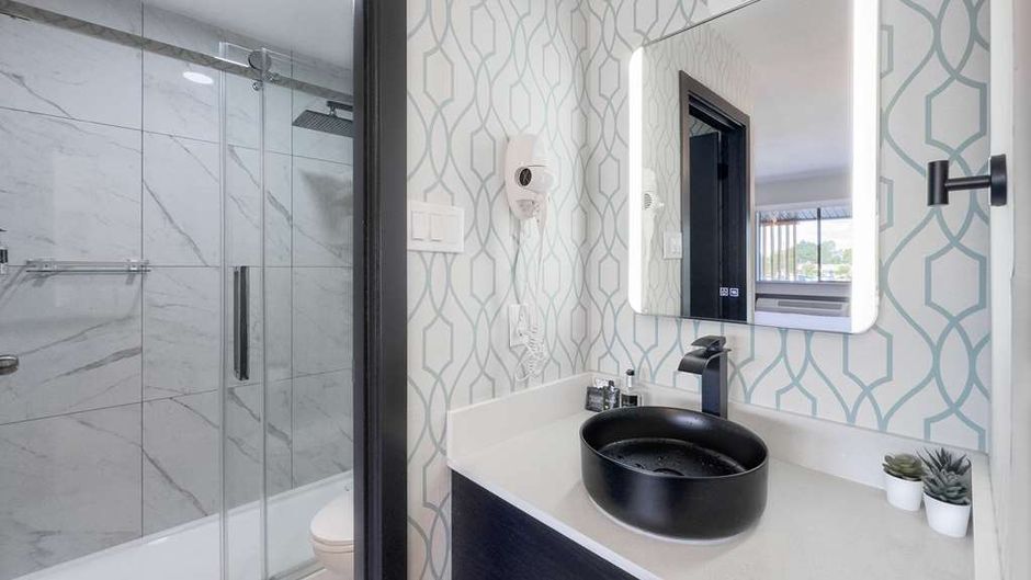 Coast Courtenay Hotel Room