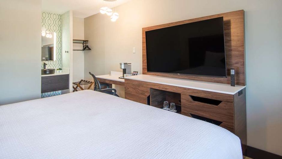 Coast Courtenay Hotel Room