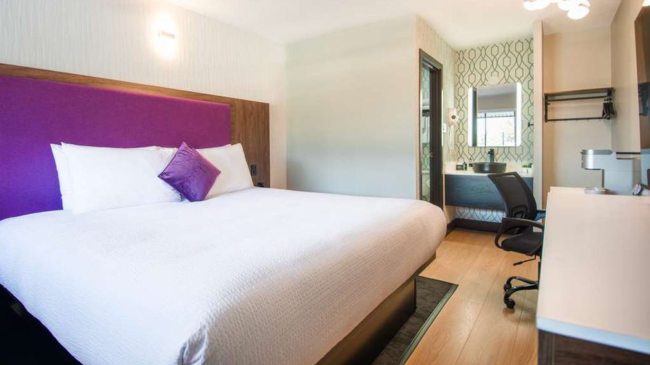 Coast Courtenay Hotel Room