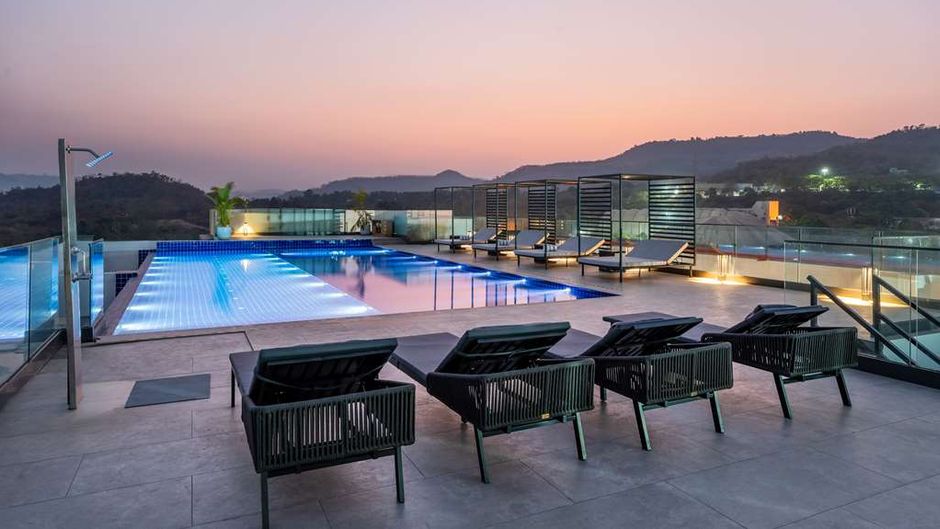 Radisson Resort and Spa Khopoli Pool