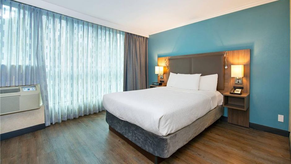 Grand Park Hotel & Suites Downtown Room