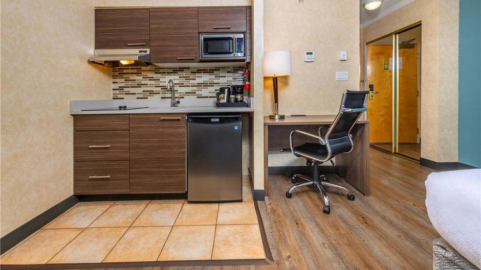 Grand Park Hotel & Suites Downtown Room