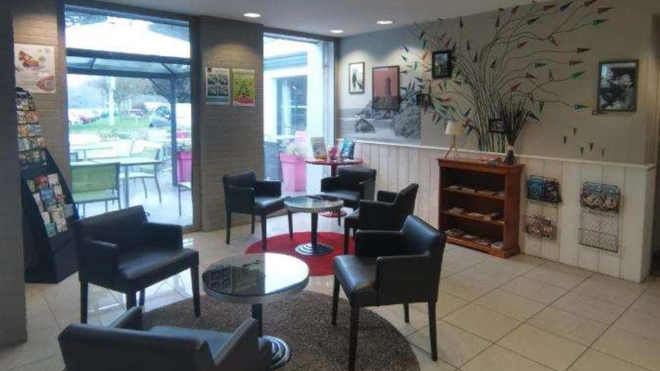Logis Hotel Au Chene Vert Lobby