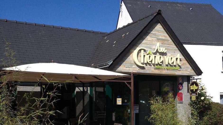 Logis Hotel Au Chene Vert Exterior