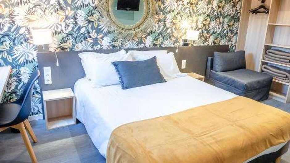 Logis Hotel Au Chene Vert Room