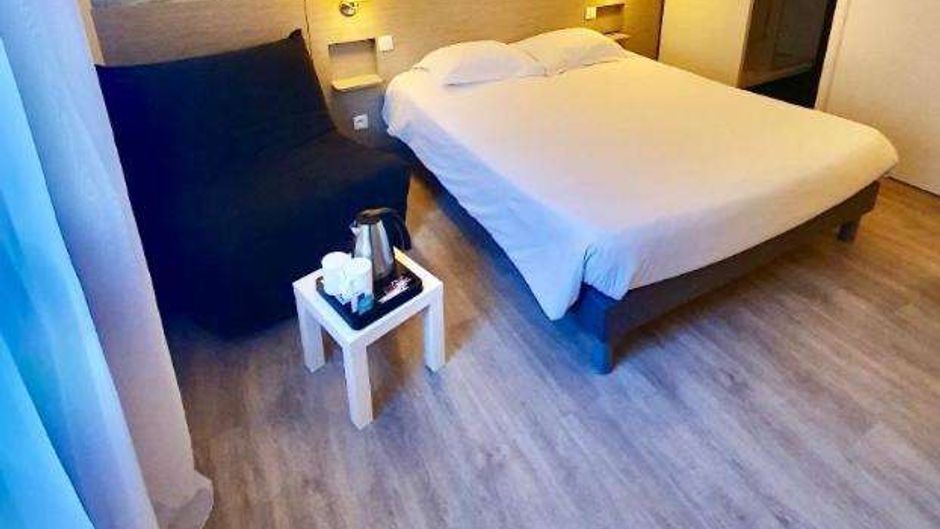 Logis Hotel Au Chene Vert Room