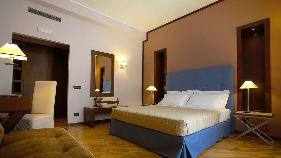 Hotel Messenion Room