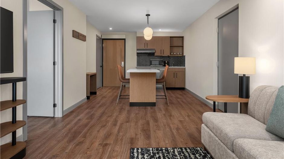Hyatt House/Airport Corporate Centre Suite
