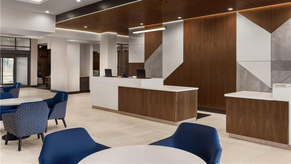 Hyatt House/Airport Corporate Centre Lobby