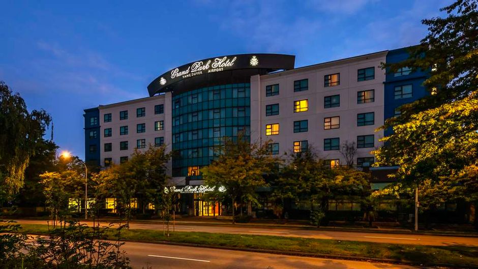 Grand Park Hotel Vancouver Airport Exterior