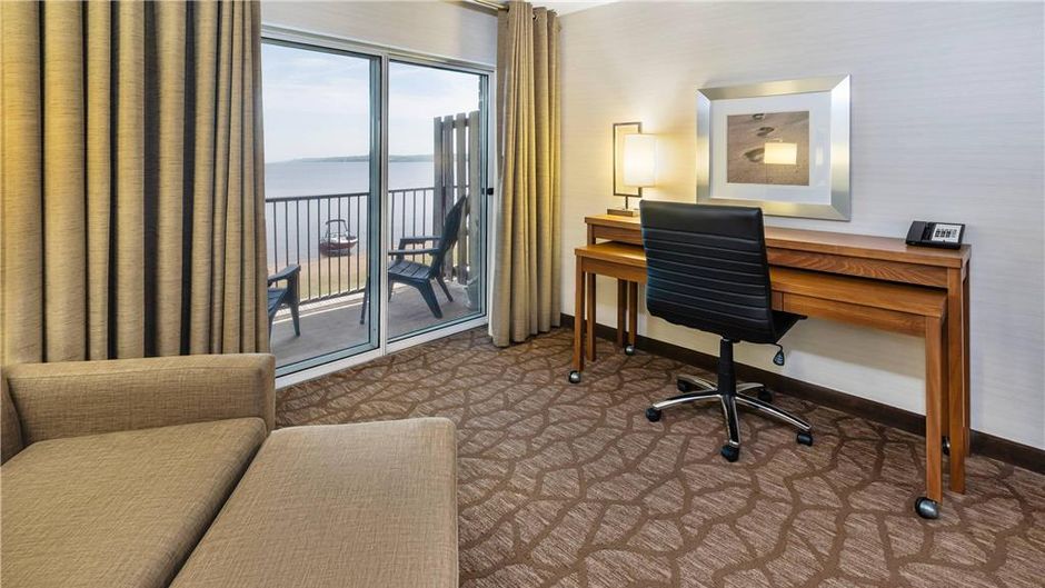 Waterfront Inn, Ascend Hotel Collection Suite