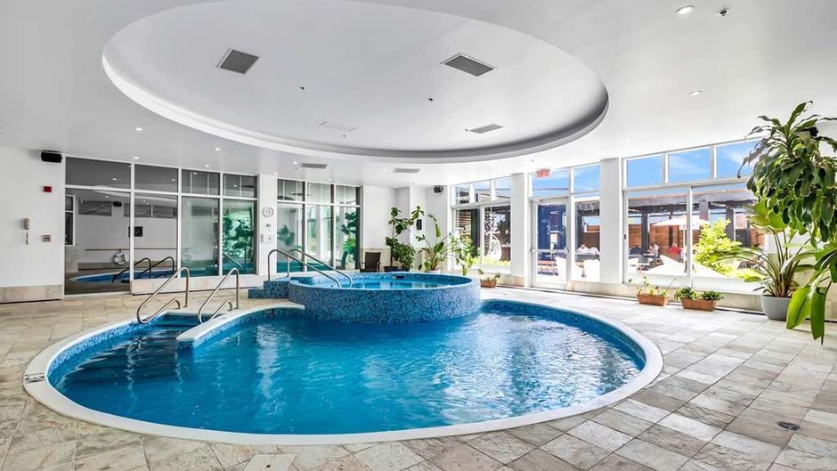 Hotel Mortagne Pool