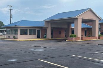 Motel 6 Greenwood, MS