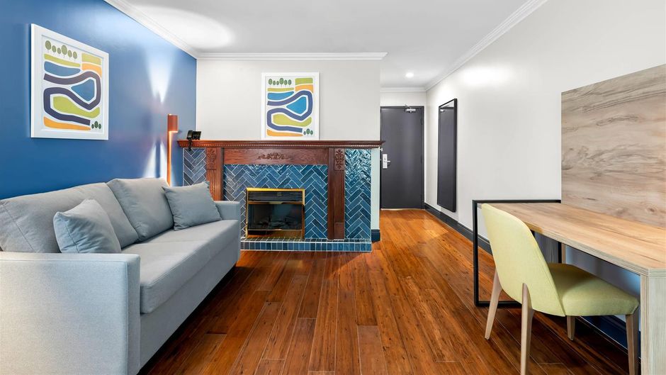 Hearthstone Inn Sydney Suite