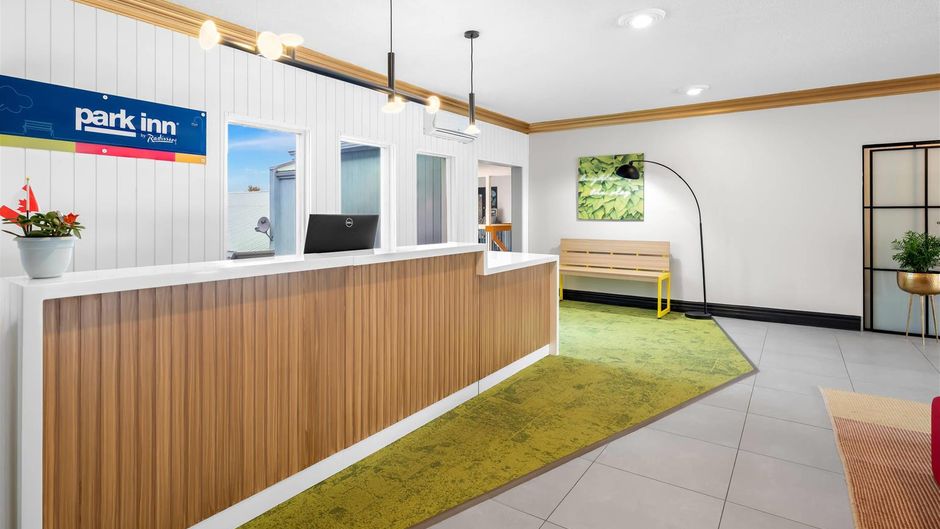 Hearthstone Inn Sydney Lobby