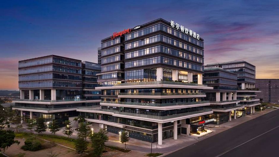 Hampton Inn CAN Sports Center Exterior