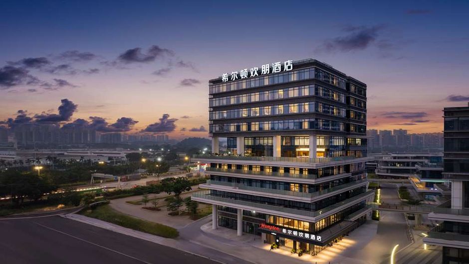 Hampton Inn CAN Sports Center Exterior