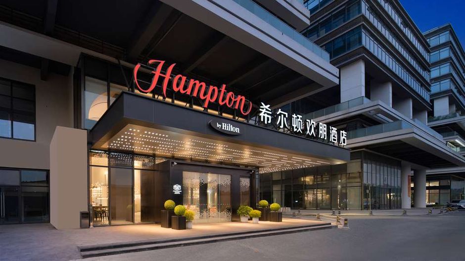 Hampton Inn CAN Sports Center Exterior