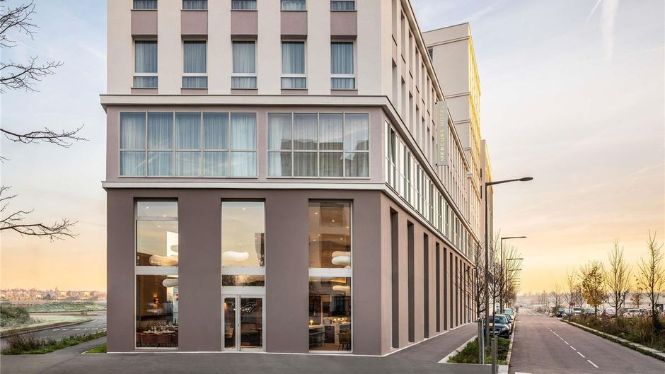 Mercure Acheres St Germain en Laye Exterior